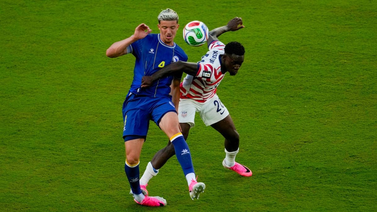 Balogun, Trump e il pallone in mano alla politica