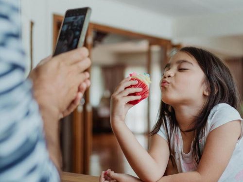 Il vero divieto ai social lo devono fare i genitori